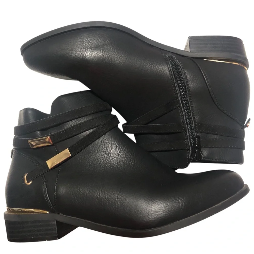 Comfort Est.1946,Size 9W. Black Ankle Boots /Gold Hardware Accents Zipper.